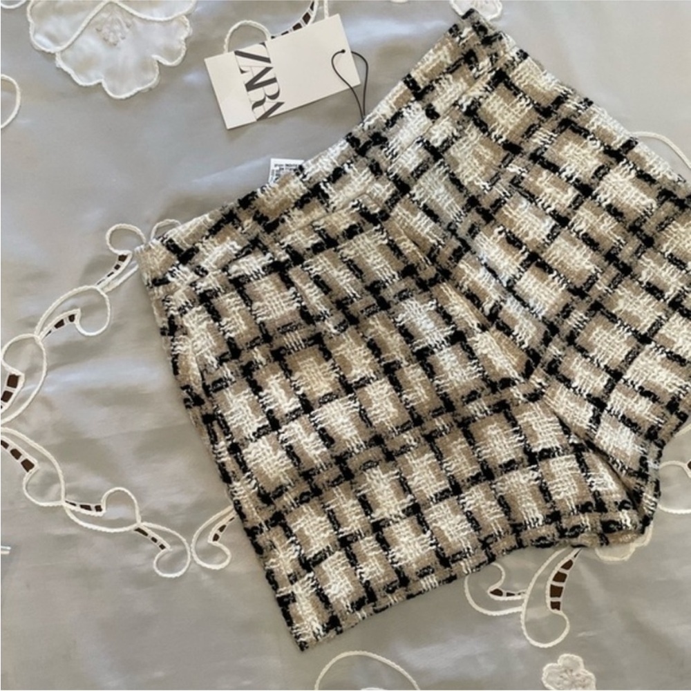 New Zara Highrise Plaid Tweed Cream, Beige & Black Shorts Size Extra Small - Picture 13 of 14